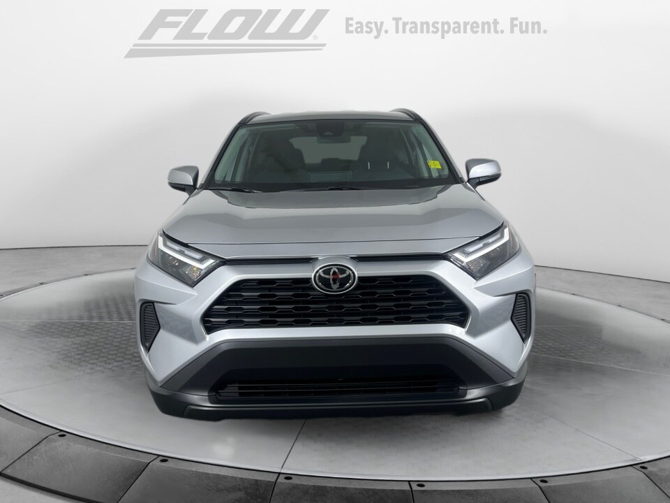2024 Toyota RAV4 XLE photo 2