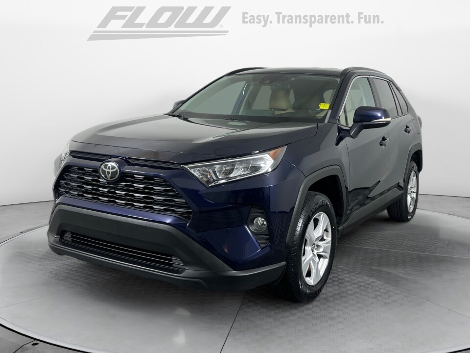 2020 Toyota RAV4 XLE photo 2