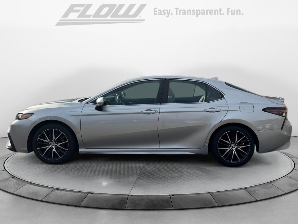 2022 Toyota Camry SE photo 4