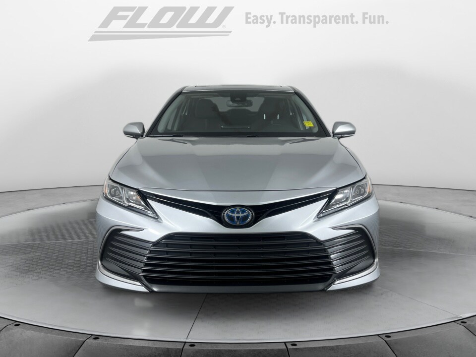 2022 Toyota Camry Hybrid LE photo 2