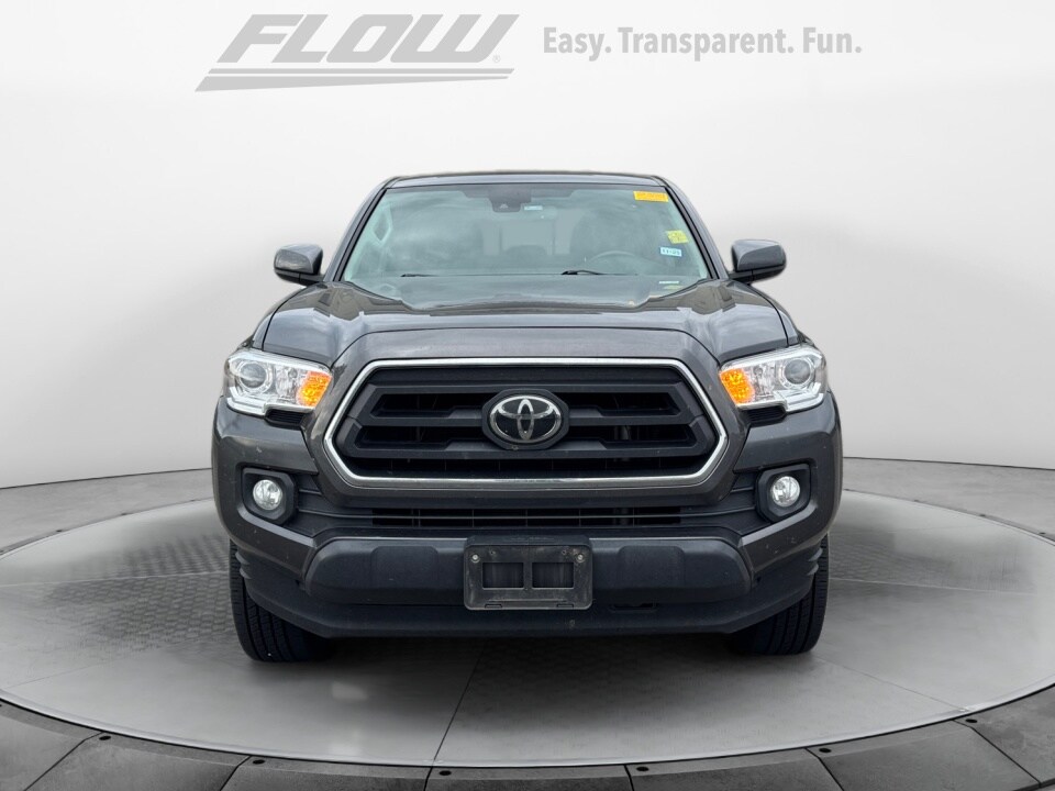 2022 Toyota Tacoma SR5 V6 photo 2