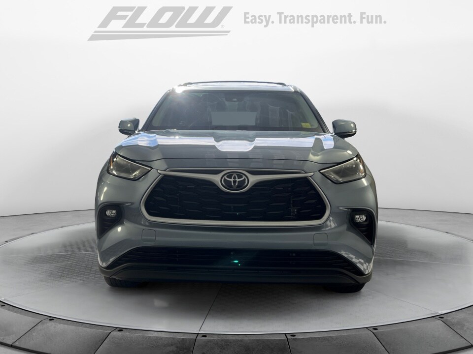 2024 Toyota Highlander XLE photo 2