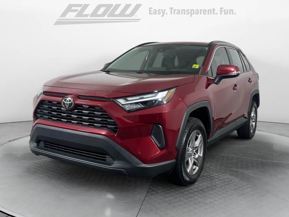 2022 Toyota RAV4 XLE photo 2