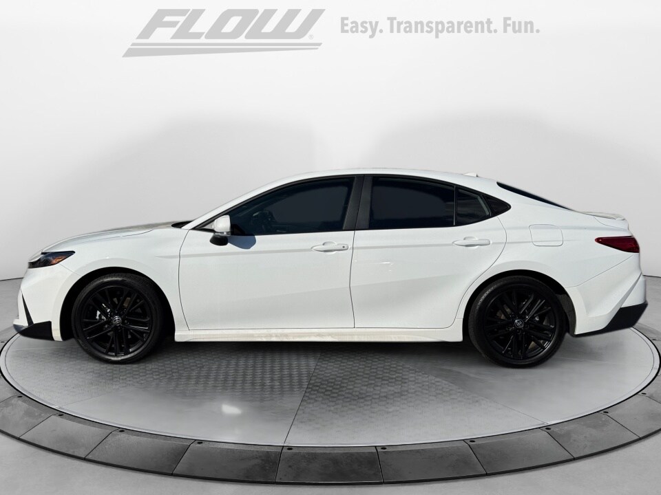 2025 Toyota Camry SE photo 4