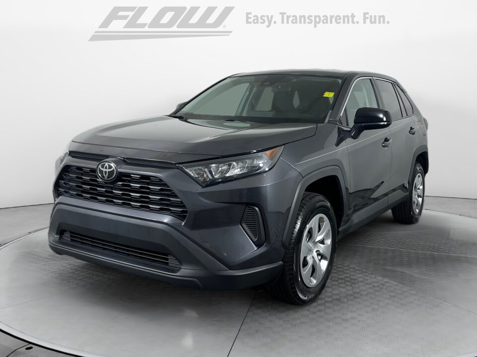 2022 Toyota RAV4 LE photo 3