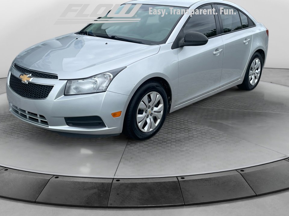 2013 Chevrolet Cruze LS photo 2