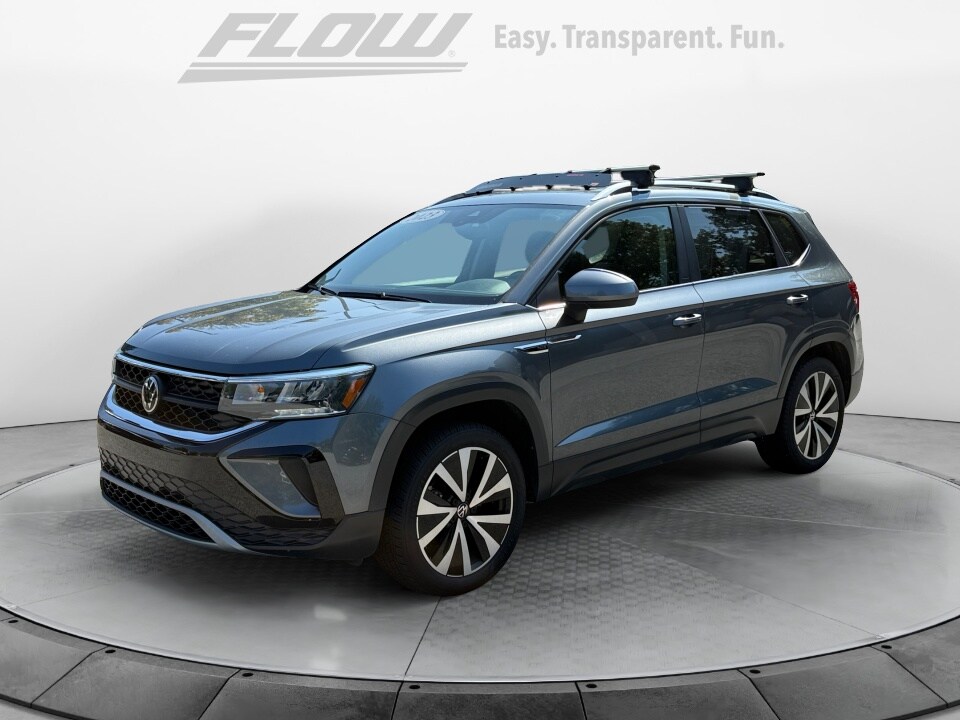 2023 Volkswagen Taos SE photo 2