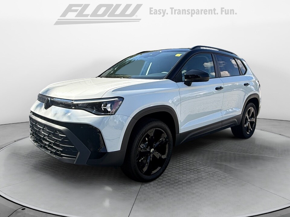 2025 Volkswagen Taos SE photo 2