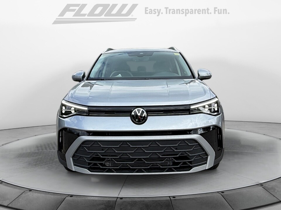 2025 Volkswagen Taos SE photo 2