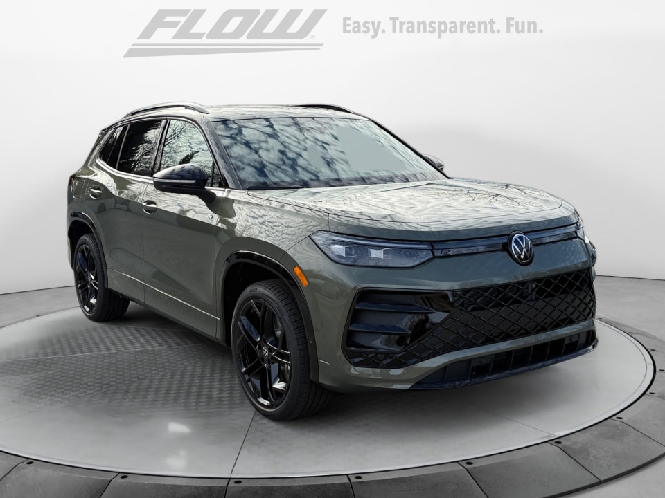2026 Volkswagen Tiguan SE R-LINE BLACK's photo