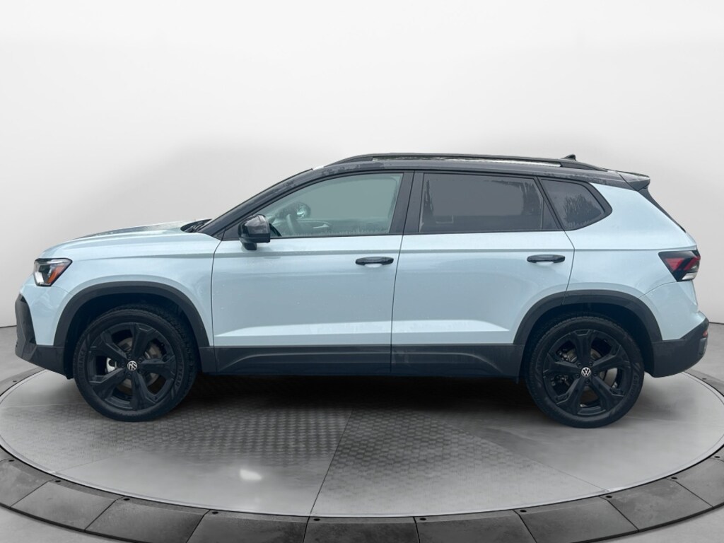 Used 2026 Volkswagen Taos SE Black SUV