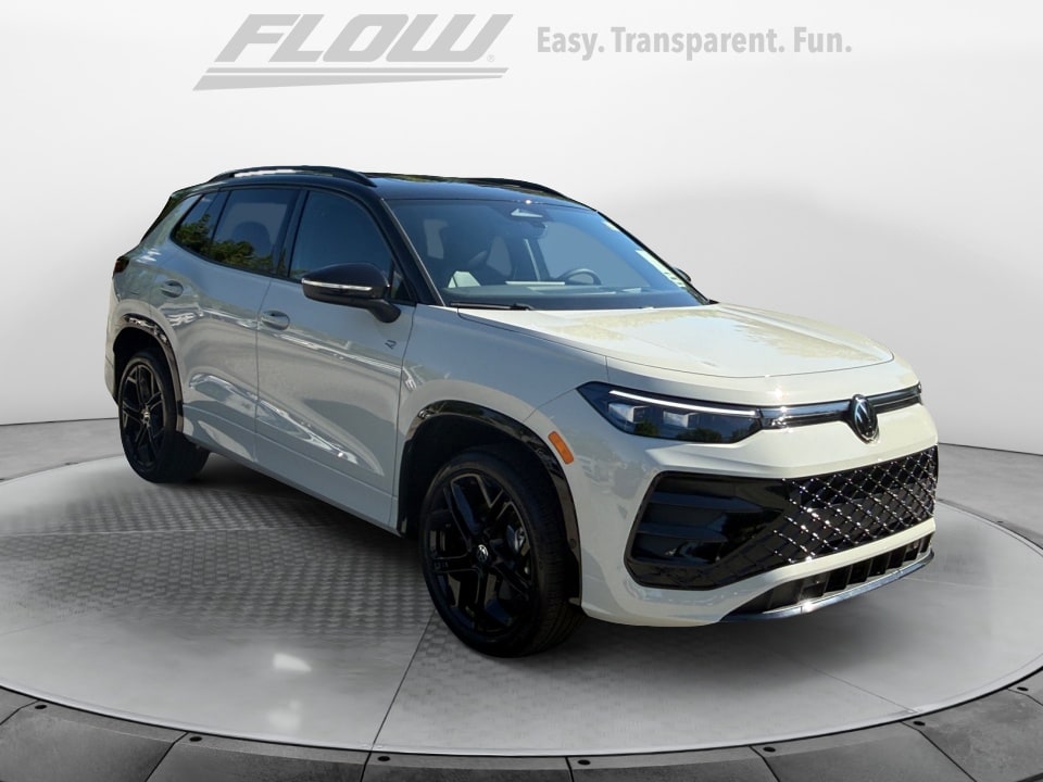 2026 Volkswagen Tiguan 2.0T SE R-Line Black 4Motion's photo