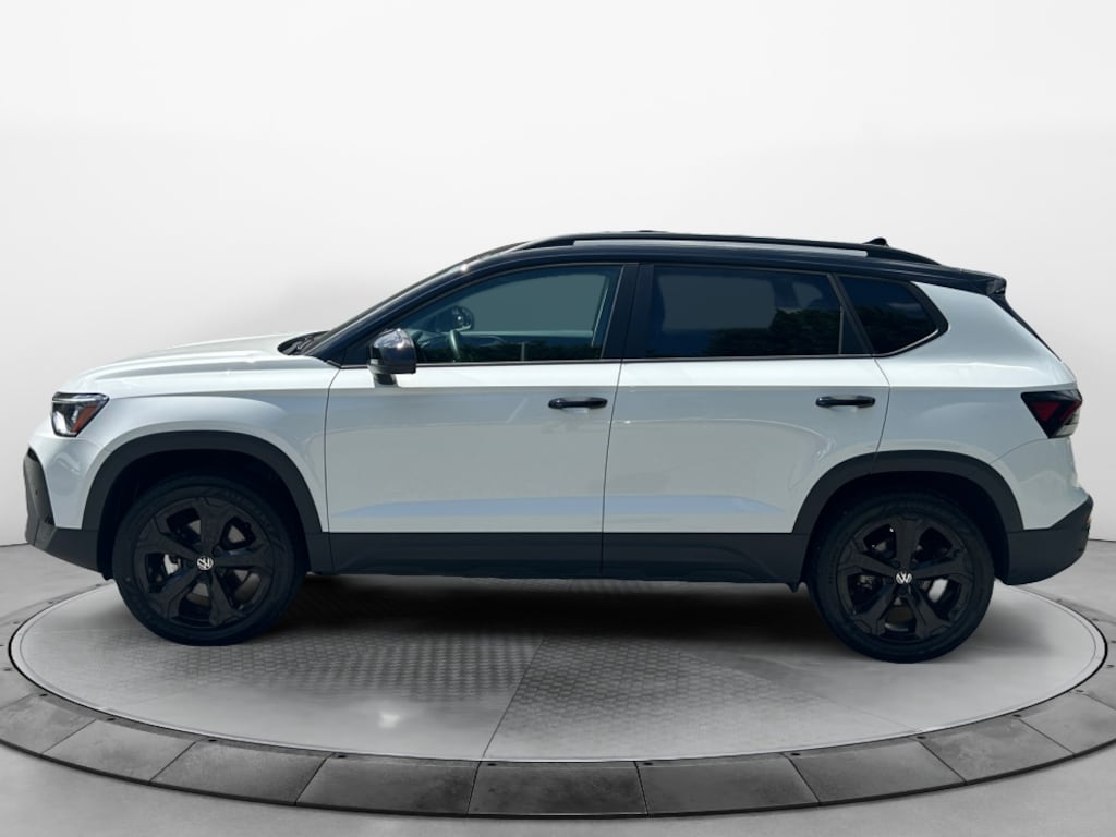 Used 2026 Volkswagen Taos SE Black SUV