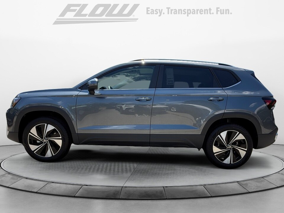 2025 Volkswagen Taos SE photo 3