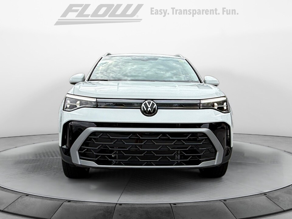 2025 Volkswagen Taos SEL photo 2