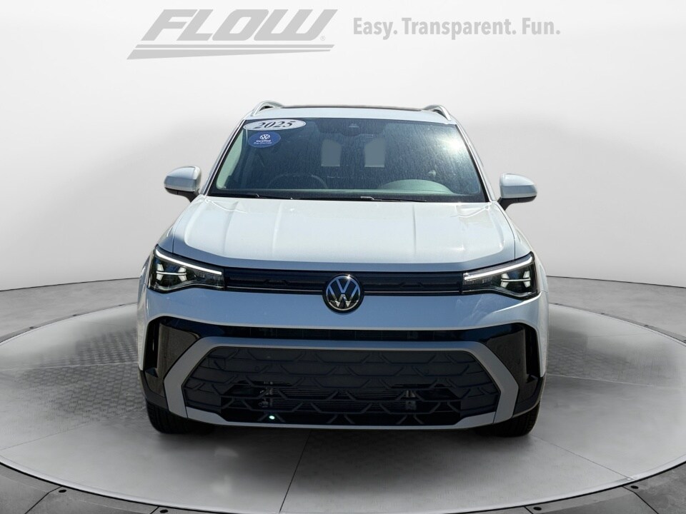2025 Volkswagen Taos SE photo 2