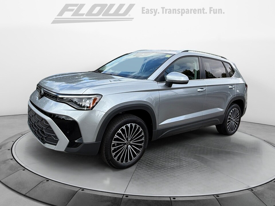 2025 Volkswagen Taos SE photo 3