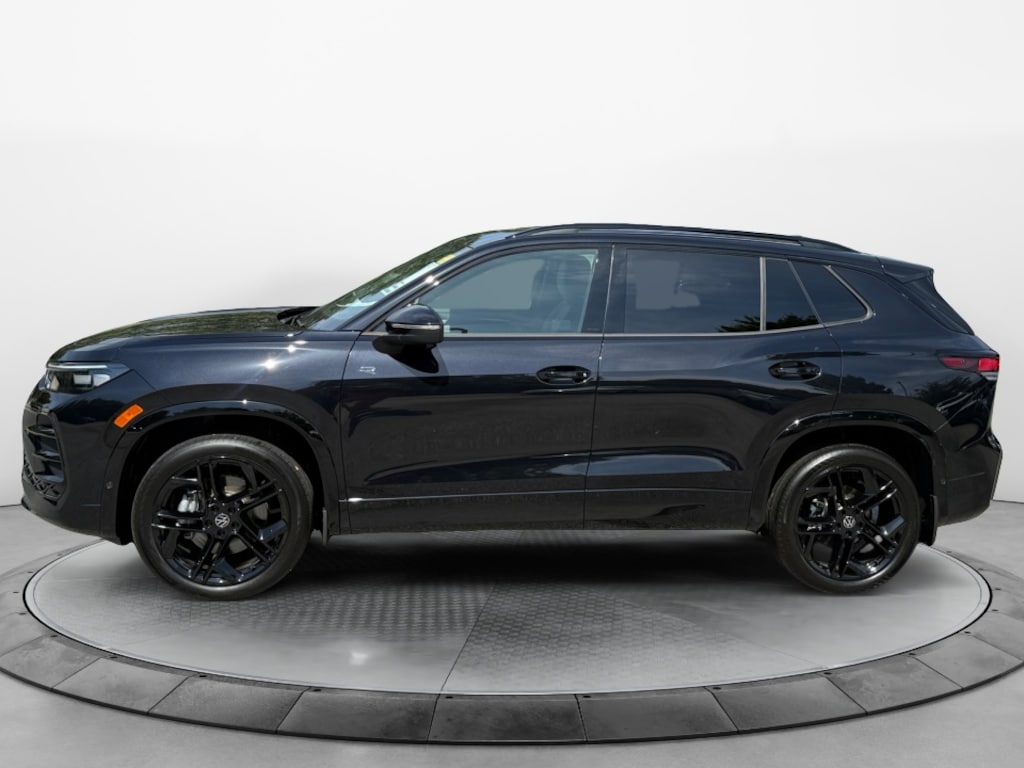 New 2026 Volkswagen Tiguan SE R-Line Black SUV