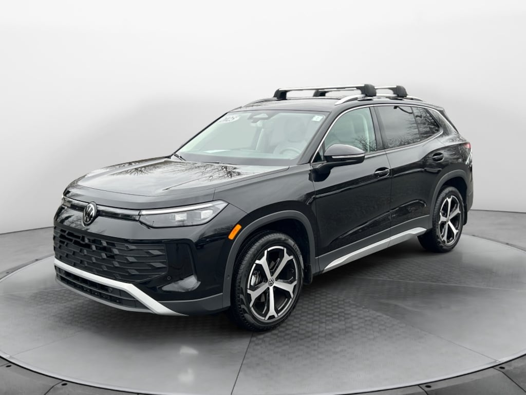 Certified 2025 Volkswagen Tiguan 2.0T SE SUV