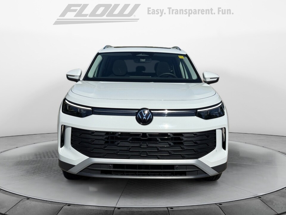 2025 Volkswagen Tiguan SE photo 2