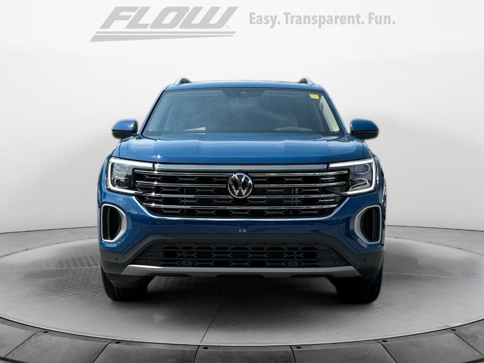 2025 Volkswagen Atlas SEL photo 2