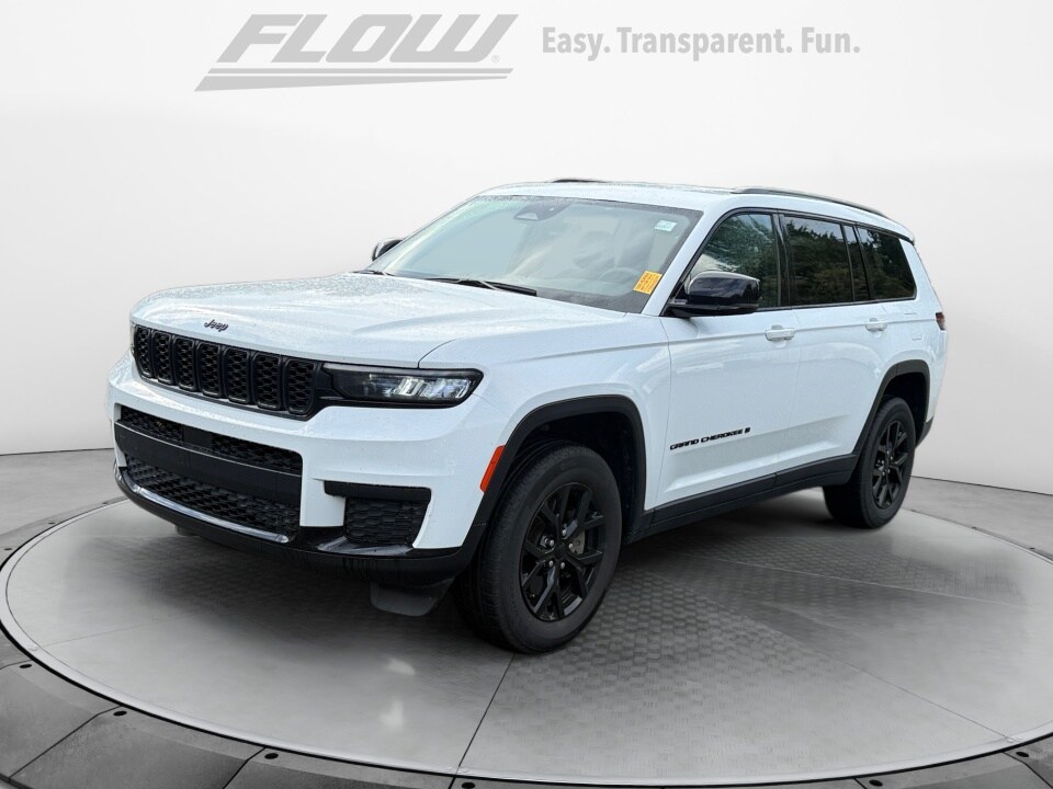2024 Jeep Grand Cherokee Altitude photo 2
