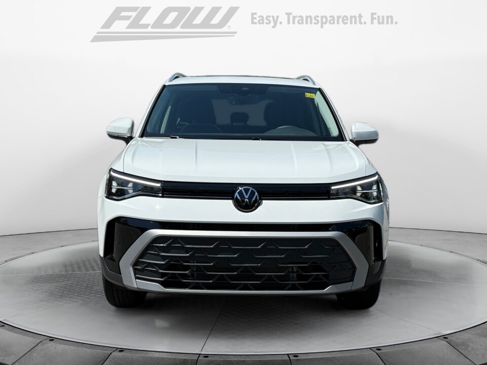 2025 Volkswagen Taos SE photo 2
