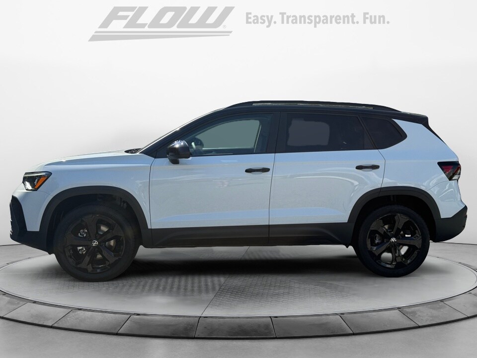 2025 Volkswagen Taos SE photo 3