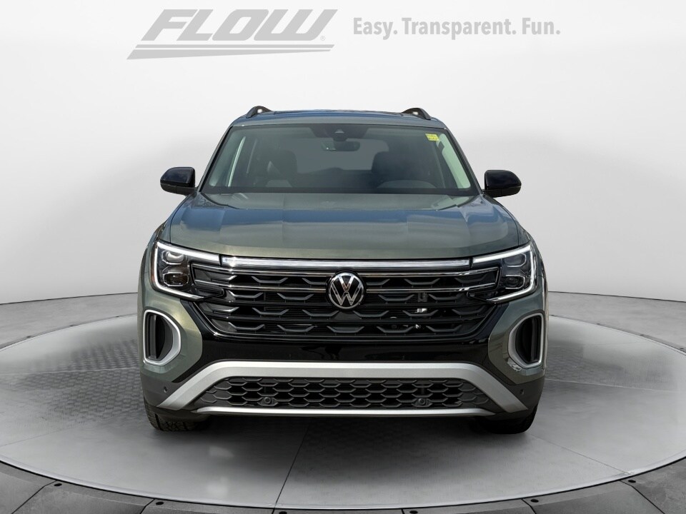 2026 Volkswagen Atlas Peak Edition SE photo 2
