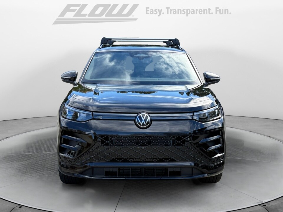 2026 Volkswagen Tiguan SE R-Line Black photo 2