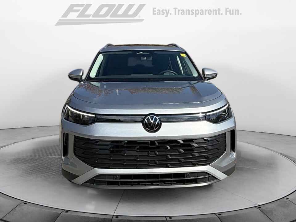 2025 Volkswagen Tiguan SE photo 2