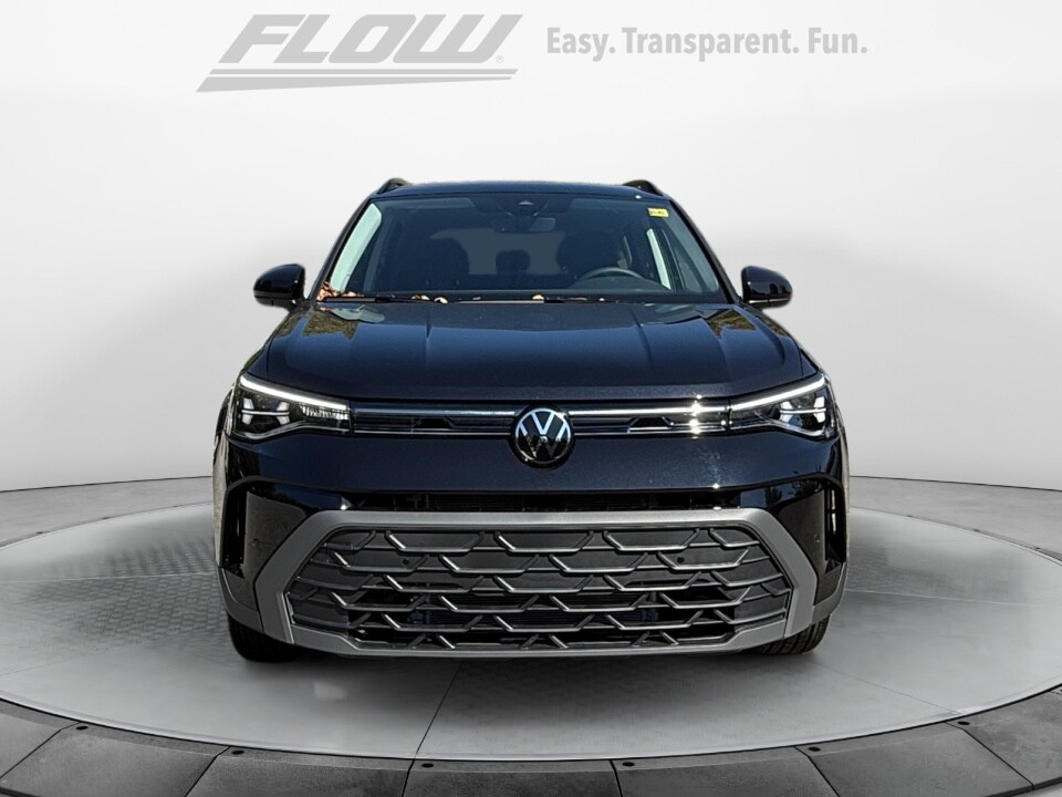 2025 Volkswagen Taos SE photo 2