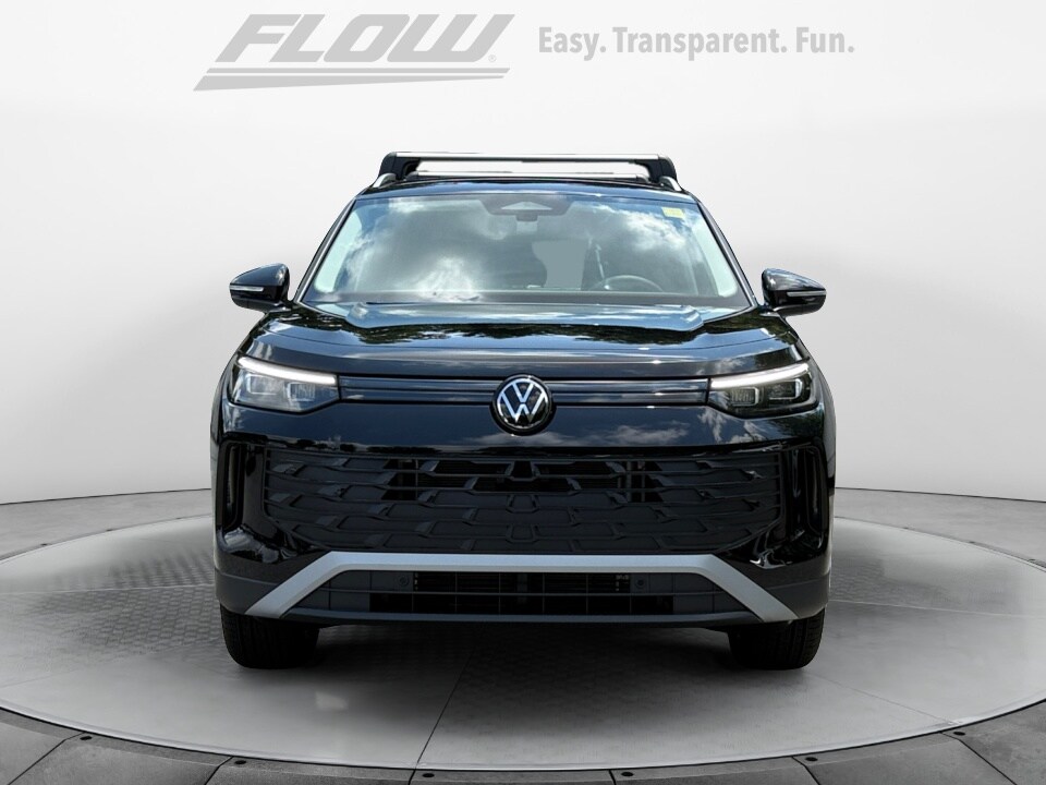 2025 Volkswagen Tiguan SE photo 2