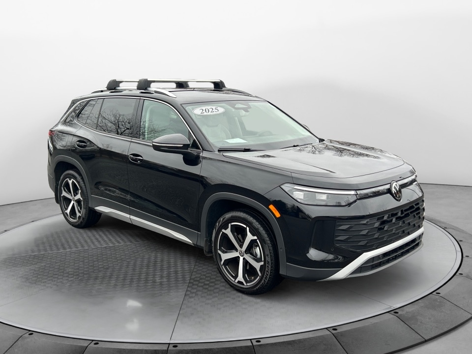 2025 Volkswagen Tiguan SE's photo