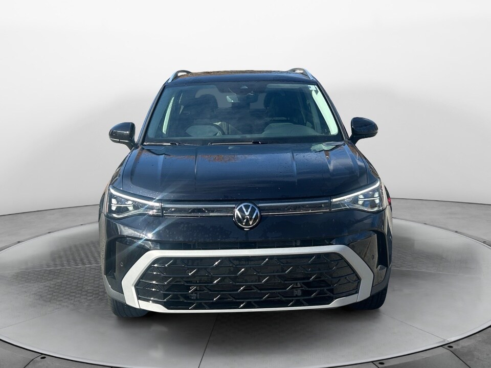 2025 Volkswagen Taos SEL photo 2