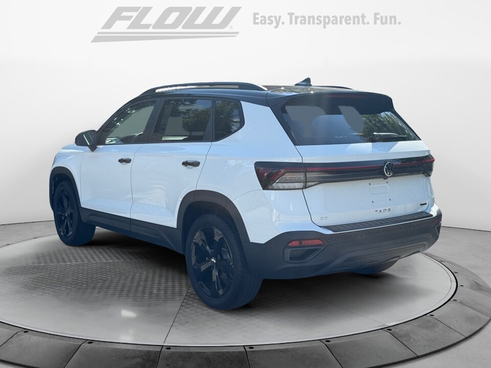 2025 Volkswagen Taos SE photo 4