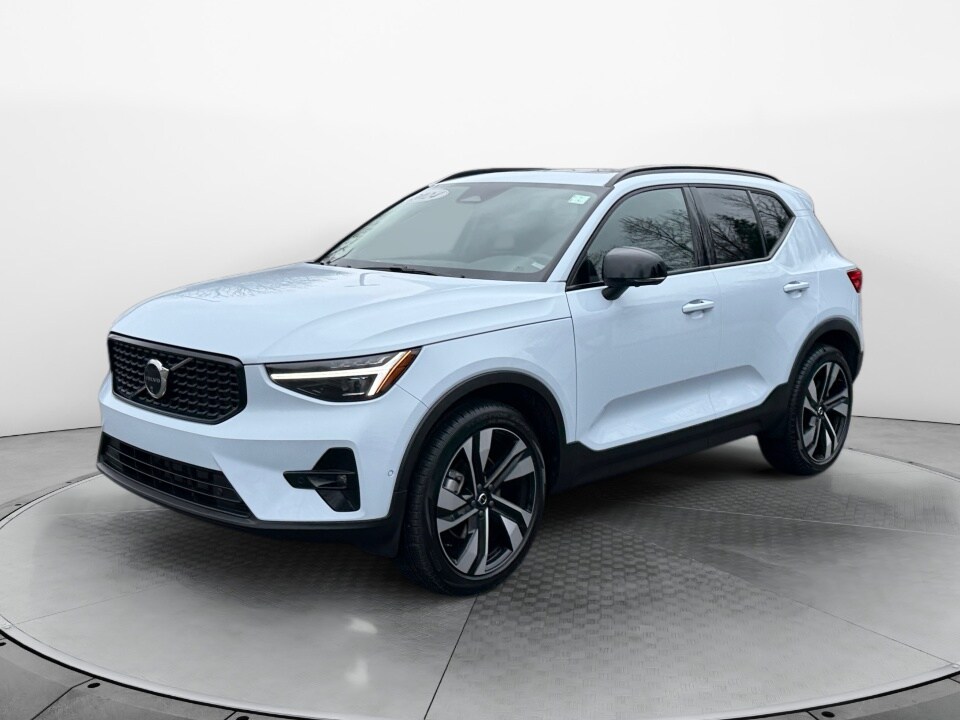 2024 Volvo XC40 Ultimate photo 2