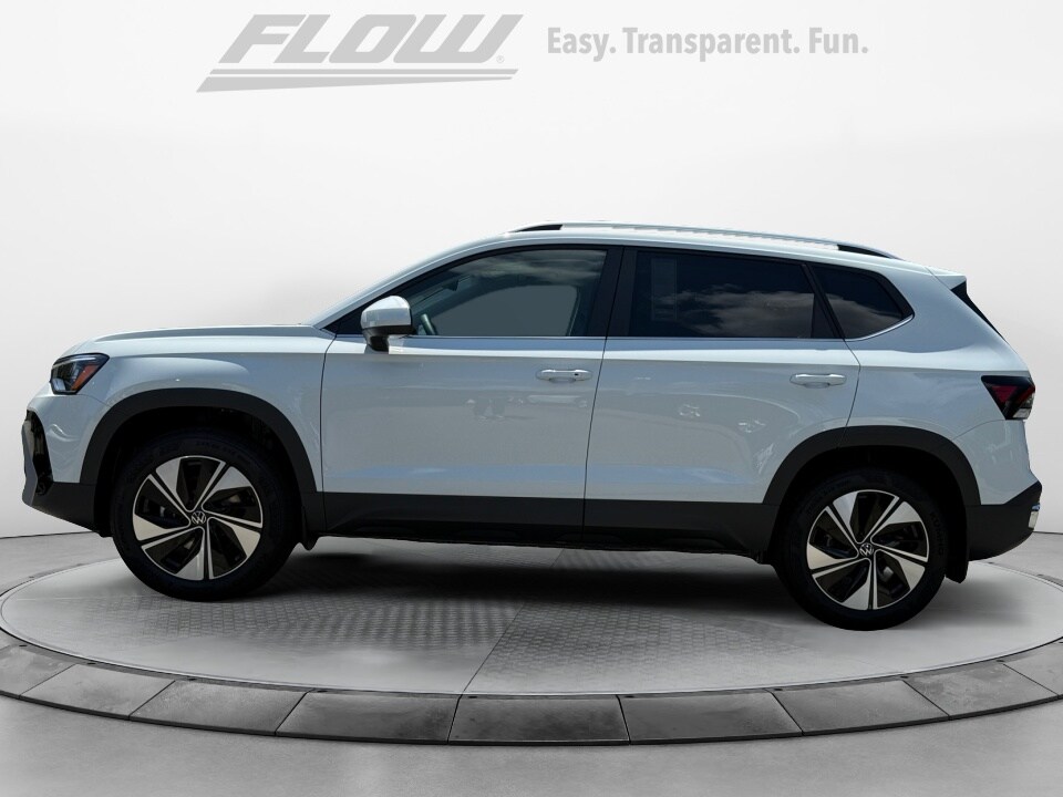 2025 Volkswagen Taos SE photo 4