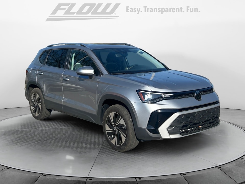 2025 Volkswagen Taos 1.5T SE 4Motion's photo