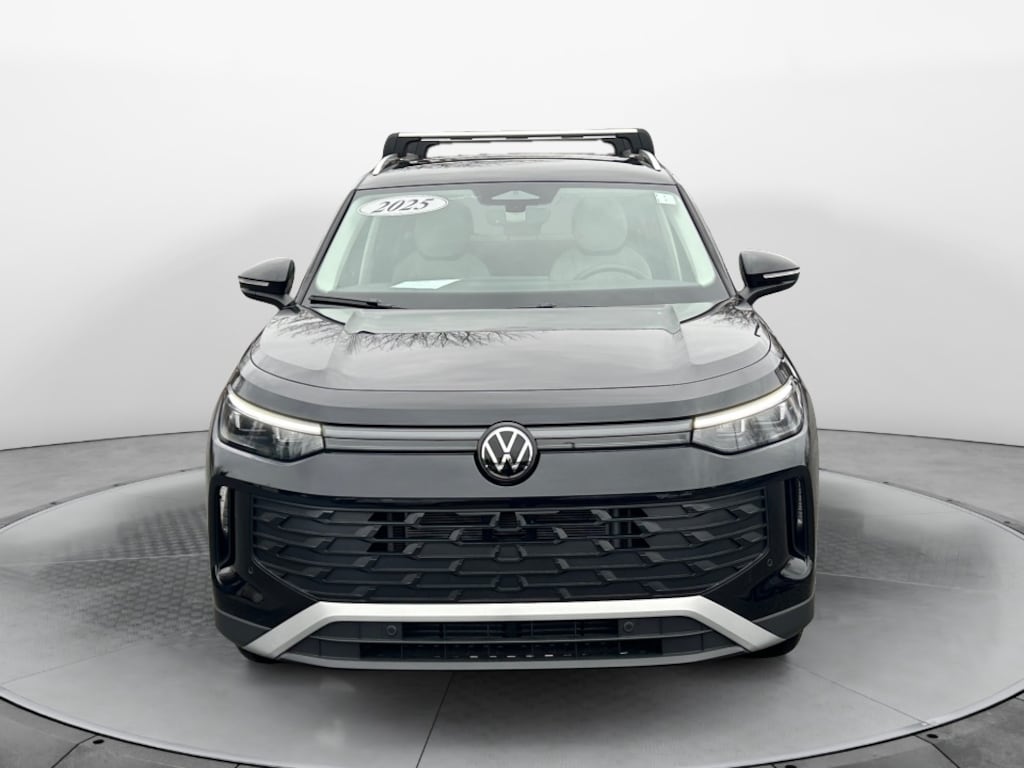 Certified 2025 Volkswagen Tiguan 2.0T SE SUV