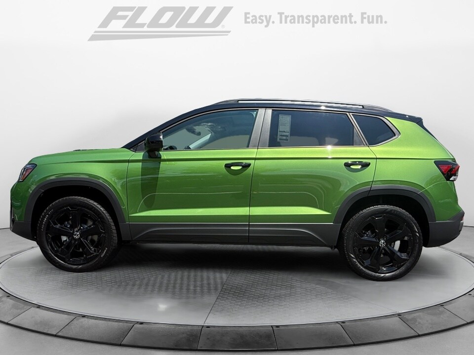 2025 Volkswagen Taos SE photo 2