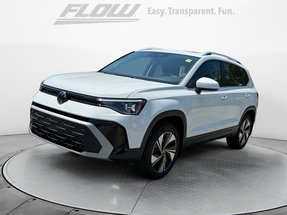 2025 Volkswagen Taos SE photo 3
