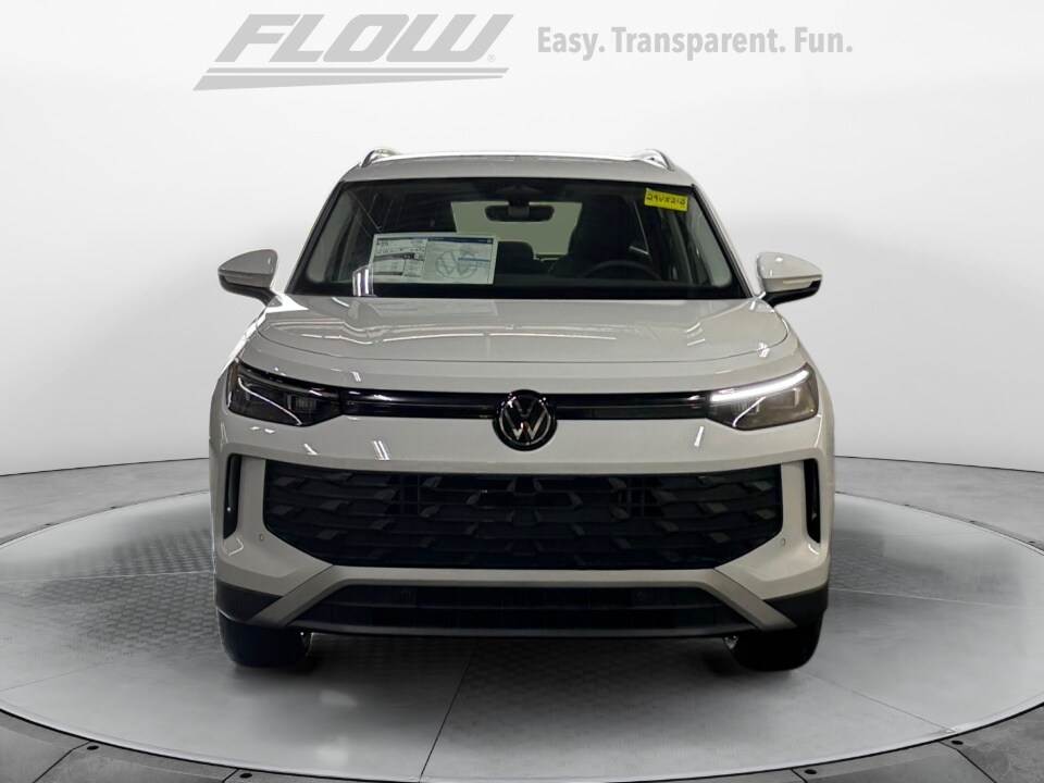2025 Volkswagen Tiguan SE photo 2