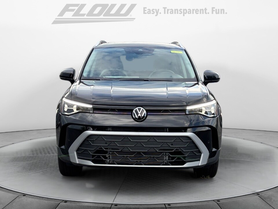 2025 Volkswagen Taos SE photo 2