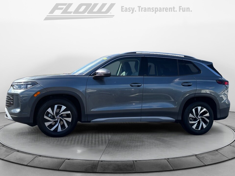 2025 Volkswagen Tiguan S photo 2