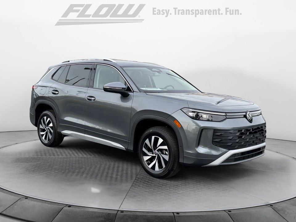 2025 Volkswagen Tiguan S's photo