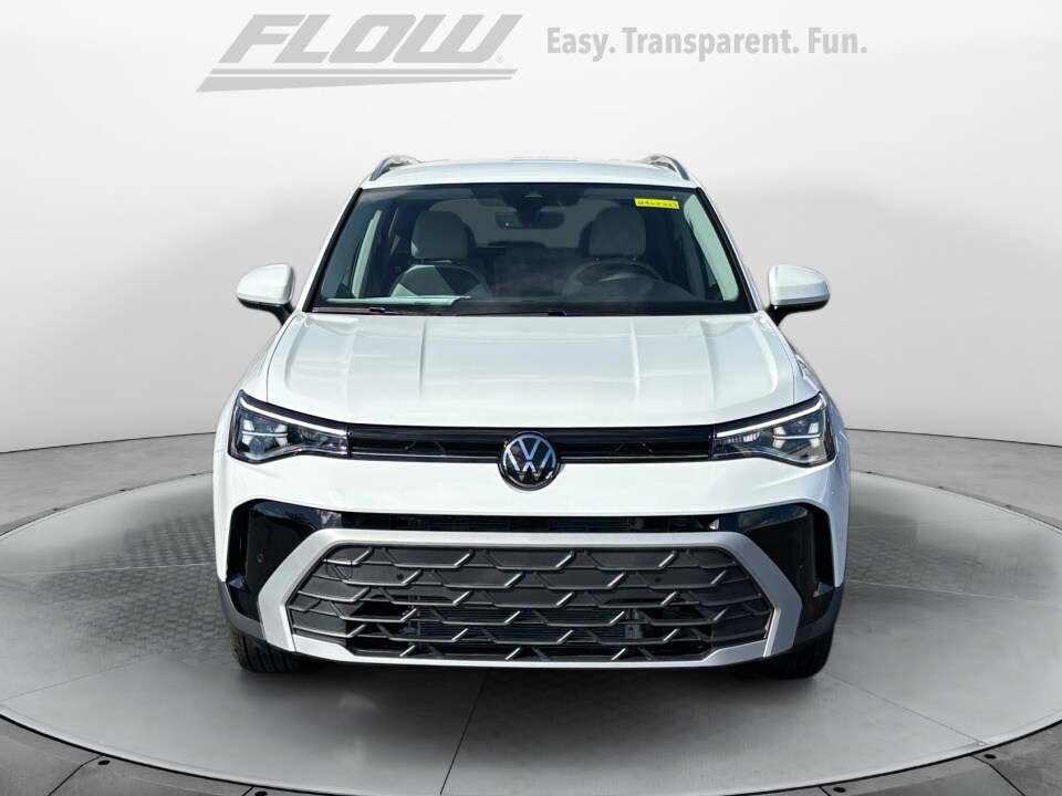 2025 Volkswagen Taos SE photo 2