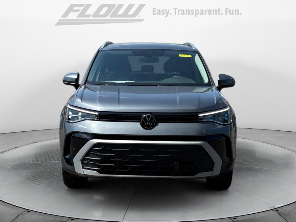 2025 Volkswagen Taos SE photo 2