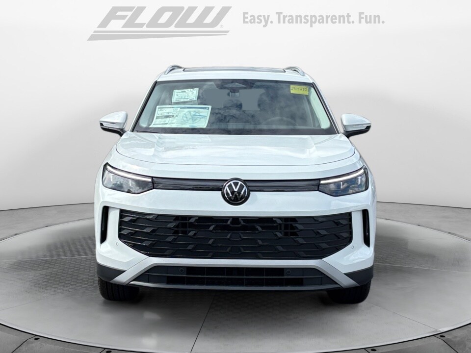 2025 Volkswagen Tiguan SE photo 2