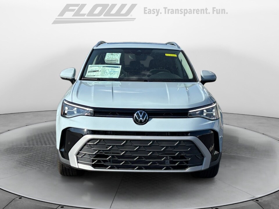 2025 Volkswagen Taos SE photo 2